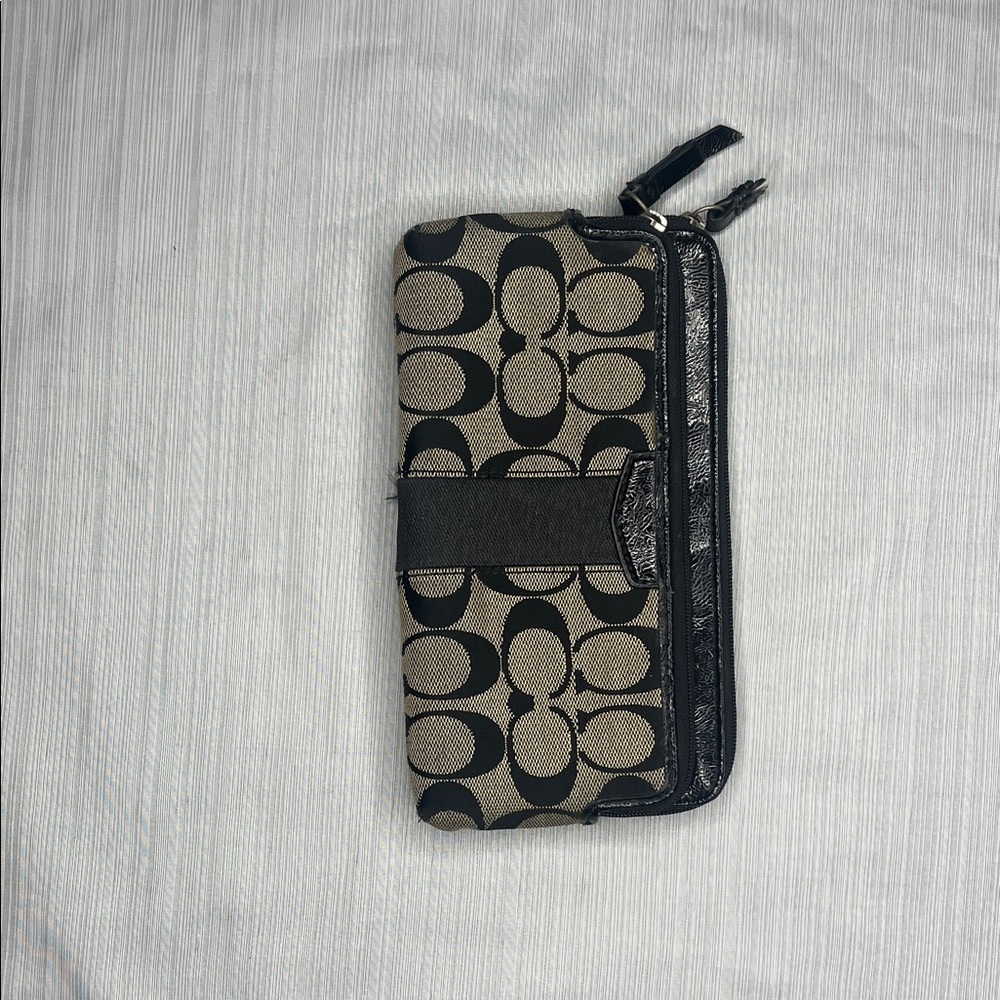Coach Signature Black and Tan Zip Wallet